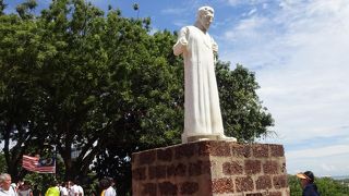 教科書でも勉強したザビエルの像をここで見る。