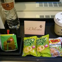 サービスの水・お茶・コーヒー・スナック菓子