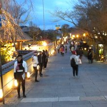 ねねの道は「灯りと花の路」に