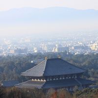 椅子が三脚おいてあるだけの屋上から