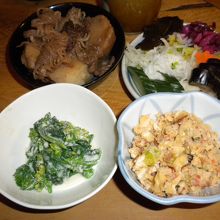 つけもの　肉じゃが　おから　菜の花の辛し和え