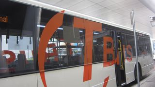 シドニー国際線と国内線ターミナル間のバス・Ｔバス