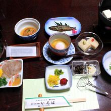 朝食　お豆腐、ごま豆腐、川魚の甘露煮が特に美味