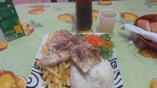 タヒチの屋台ルロットでおいしいタヒチごはん