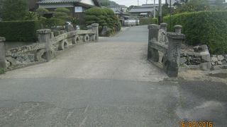 今は石橋になっています。