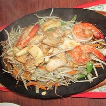 野菜もいっぱい食べられるシーフード鉄板焼き。
