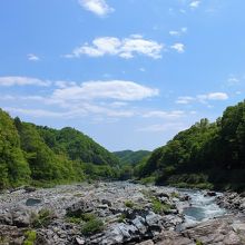 岩畳の先に広がる風景