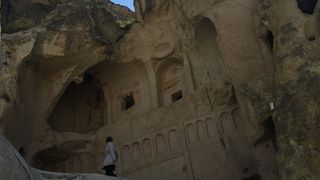 歩いて行きました