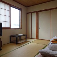 お布団は広げればすぐ眠れる状態にセットされてます。