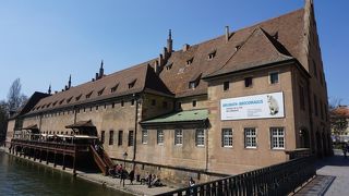 【ストラスブール】イル河畔、旧税関改装のレストラン