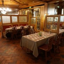 団体客も入れそうな店内