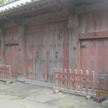 門の形態は腕木門です。萩では珍しいです。