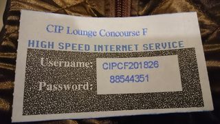 Fは狭いラウンジです