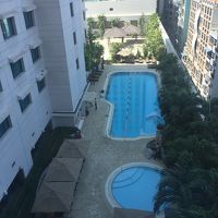 客室から見えるプール