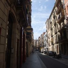 この通りにあります