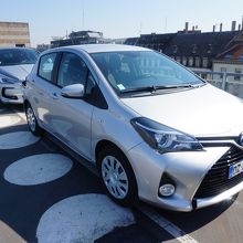 トヨタのHV、ヤリス。トランクにスーツケース２個不可！