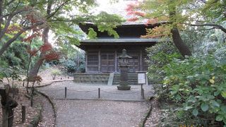 三溪園にある建物のなかで、最も古くからある建物の一つです。