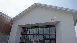 国道沿いのオシャレなカフェ