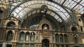 装飾が素晴らしい駅舎