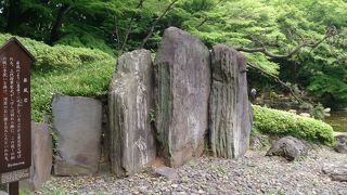 大堰川のほとり