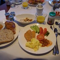 朝食の種類は豊富。ハムやソーセージ、チーズもありました
