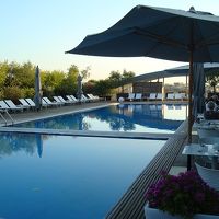 プールサイドでの食事