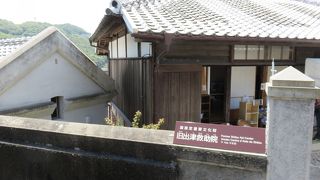 ド・ロ神父が伝えた製糸や機織り、パンやマカロニなどを作る授産場