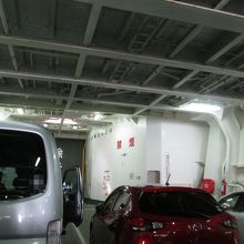 車から前から出ます。