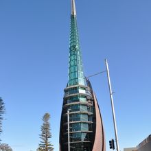 不思議な緑色。なぜか奇異な形に感じた