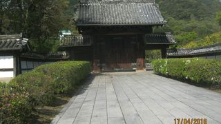 幕末に作られた政庁への表門でした。