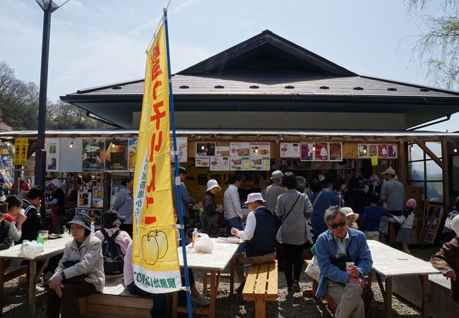 展勝地の中心施設