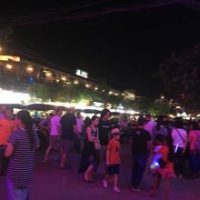 シエムリアップ市内のパブストリ