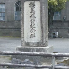 照国神社へ行く通り道にあります。