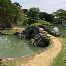 識名園にて、石橋。