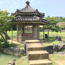 識名園にて、六角堂。