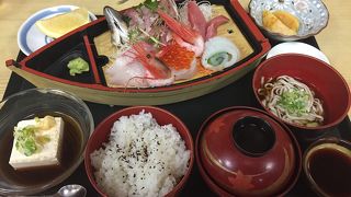 味のバランスが微妙な海鮮丼