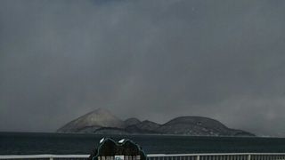 洞爺湖の中央に浮かぶ島