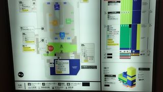 キレイだが狭いバスの乗降のみの施設