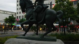 上田駅前にある騎馬像