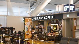 手荷物検査前のスタバ