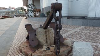 ホテルの隣に突然出現