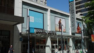 ダウンタウンの便利なショッピングセンター