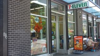 朝から何かと便利なセブンイレブン
