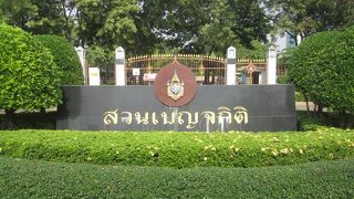 自由に入場して見学することができます