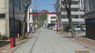 防府天満宮へ通じる道がいま商店街です。