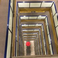 エレベーターホールから下を見る