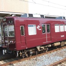阪急電車の「色」は落ち着いた感じでいいですね。