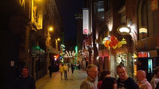 夜は音楽が鳴り響く