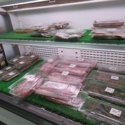 地元民も魚貝買いに行きます。