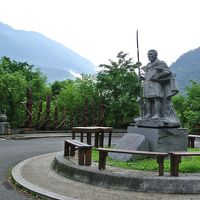 入り口です。厳つい。